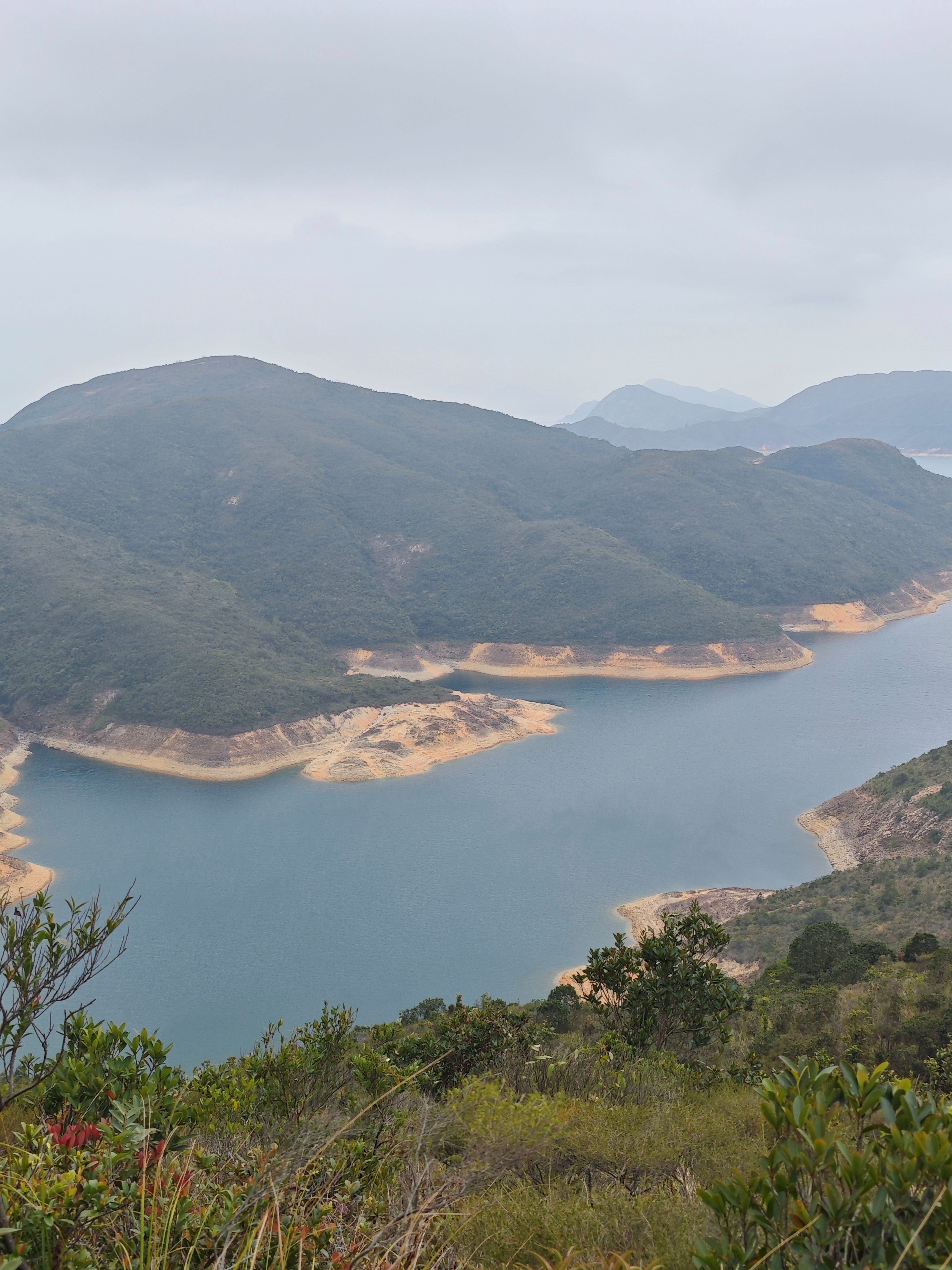山谷与海水